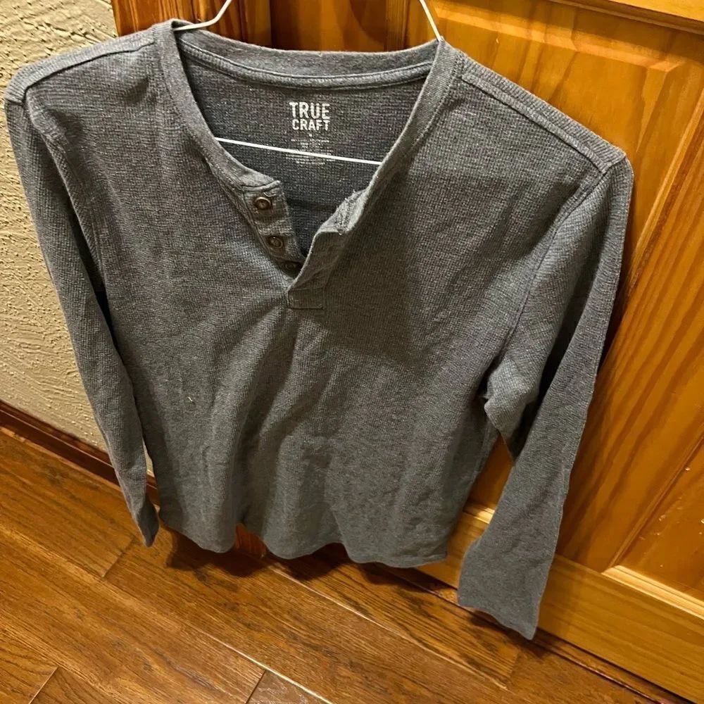 True Craft size medium waffle knit 3 button Henley